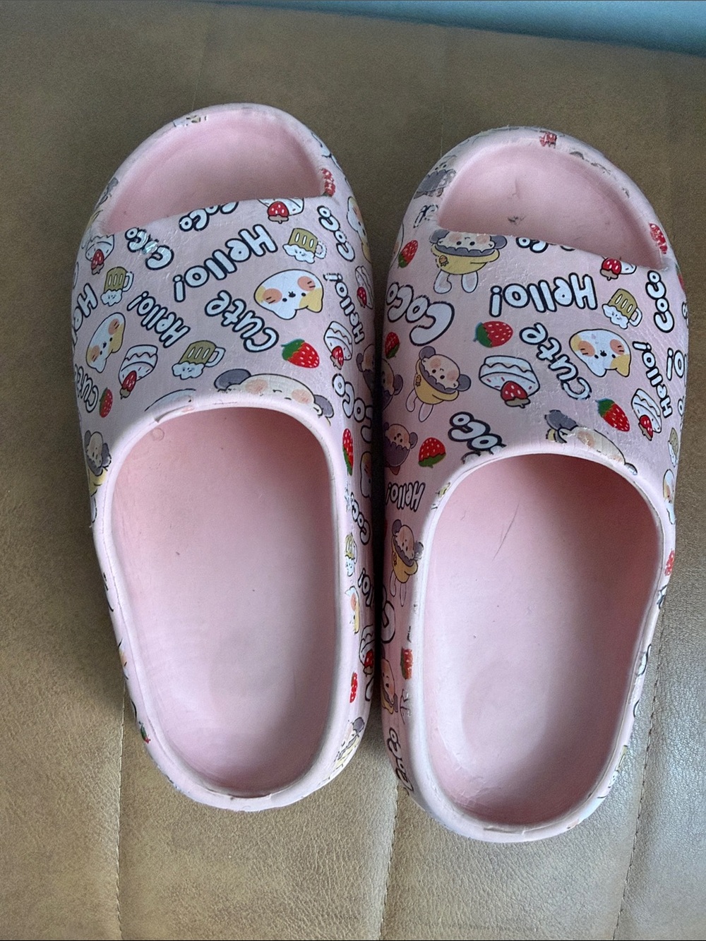 Hello Kitty Pink Kids Slip-On Clogs with Character Print